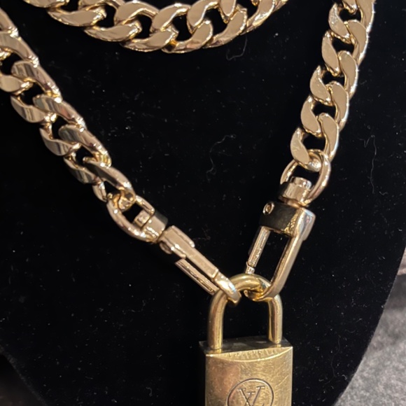 Louis Vuitton Padlock on Chain Gold Necklace - Picture 3 of 6